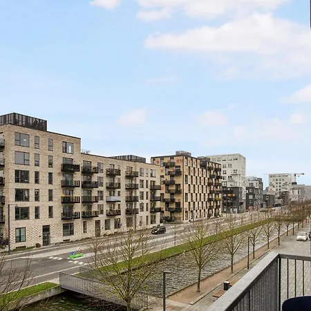 Modern 3-bedroom Near Metro Station In Orestad *