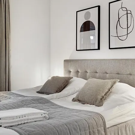 Modern 3-bedroom Near Metro Station In Orestad *